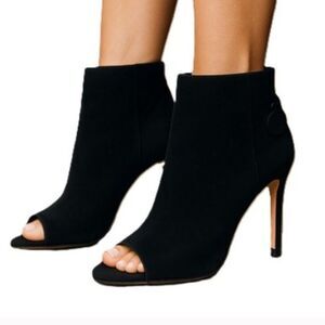 Vince Camuto Black Suede Amesha Peep Toe Bootie’s Heels Women’s size 5.5